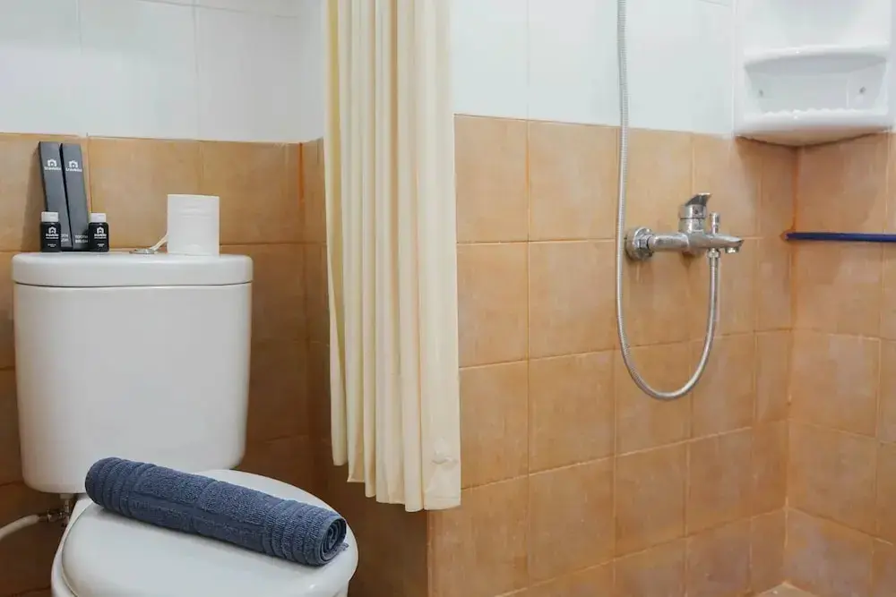 Джакарта: Best Furnished 2BR Mall Access at Green Pramuka Apartment