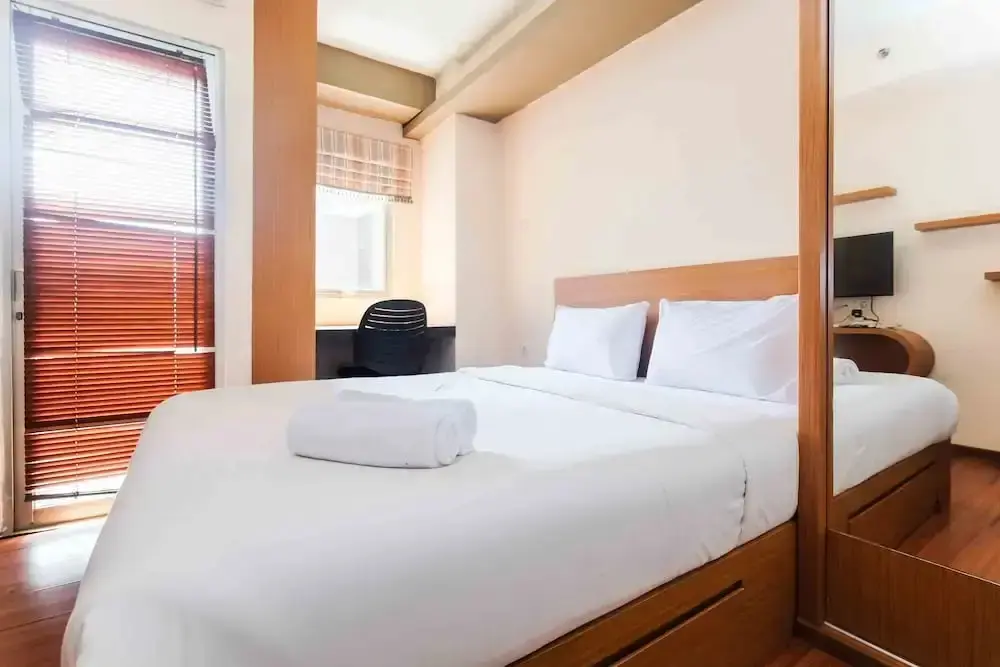 Джакарта: Homey and Cozy Living Studio at Pakubuwono Terrace Apartment