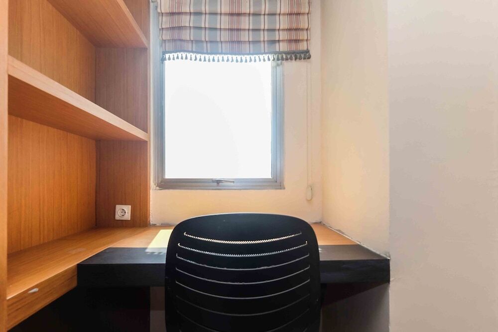 Джакарта: Homey and Cozy Living Studio at Pakubuwono Terrace Apartment