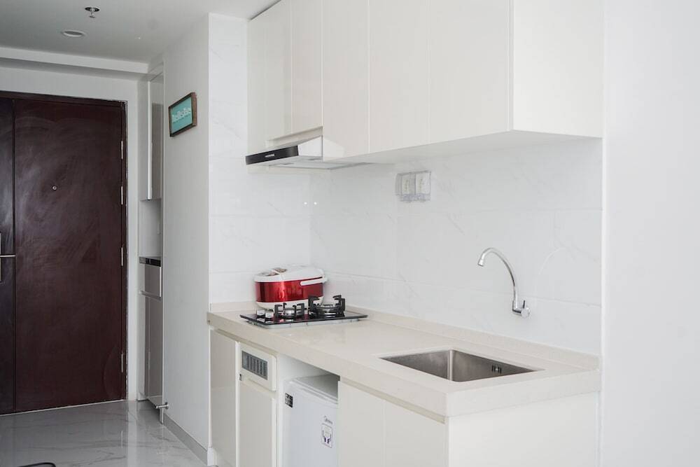 Legok: Wonderful Studio Apartment At Sky House Bsd