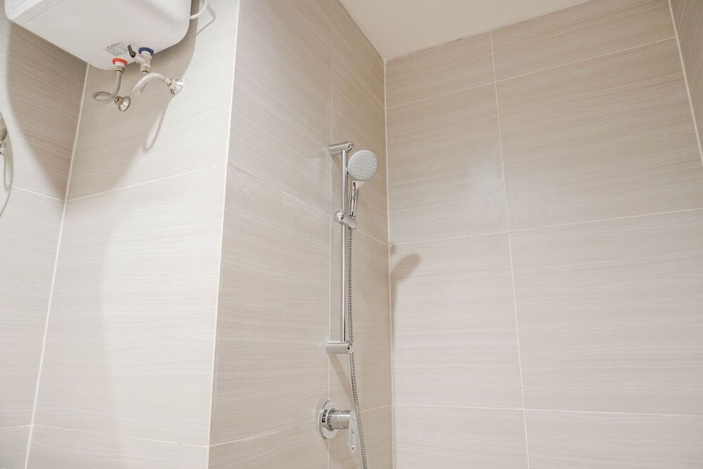 Джакарта: Premium 1Br West Vista Apartment With Pool View