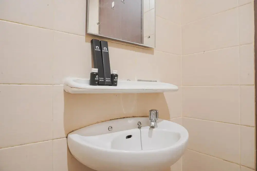 Джакарта: Comfort Living 2Br At Belmont Residence Puri Apartment