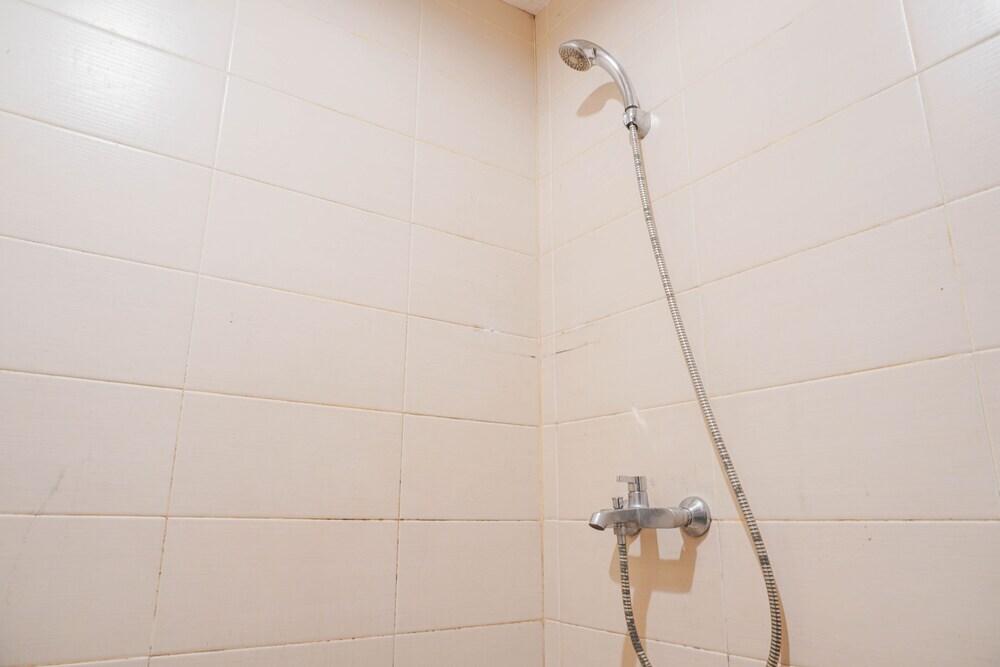 Джакарта: Comfort Living 2Br At Belmont Residence Puri Apartment