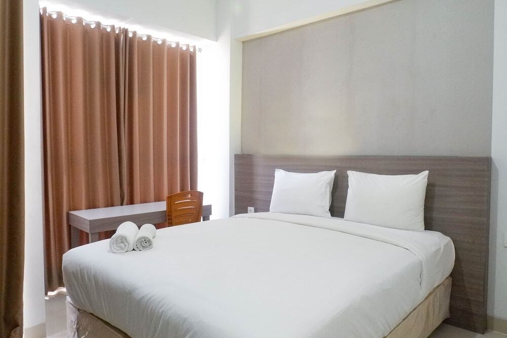 Сурабая: Cozy Living Studio Apartment At Taman Melati