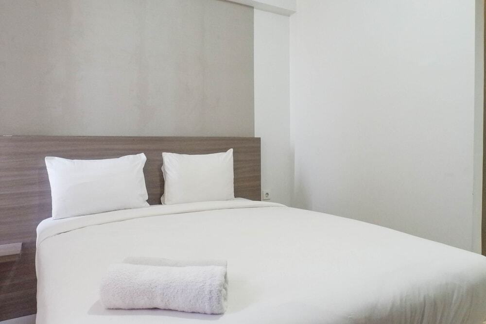 Сурабая: Cozy Living Studio Apartment At Taman Melati