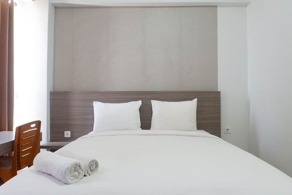 Сурабая: Cozy Living Studio Apartment At Taman Melati