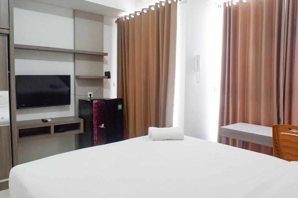 Сурабая: Cozy Living Studio Apartment At Taman Melati