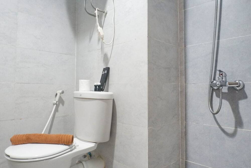 Сурабая: Cozy Living Studio Apartment At Taman Melati