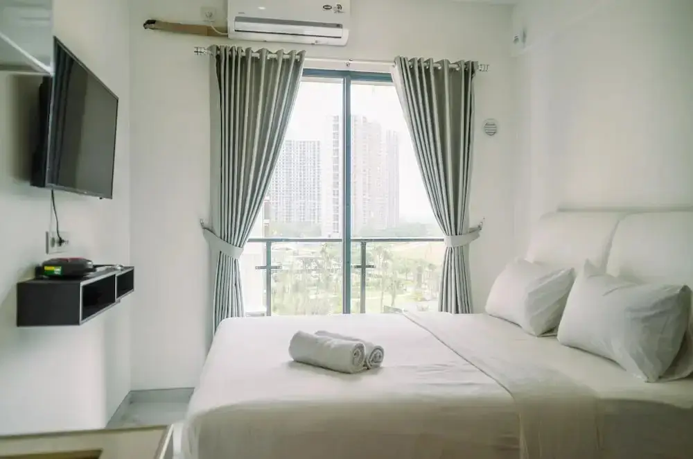 Legok: Comfortable Studio With Pool View At Sky House Bsd Apartment