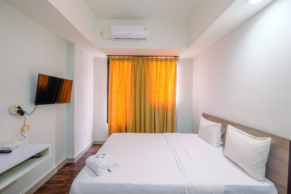 Депок: Nice And Comfort Studio At Evenciio Apartment