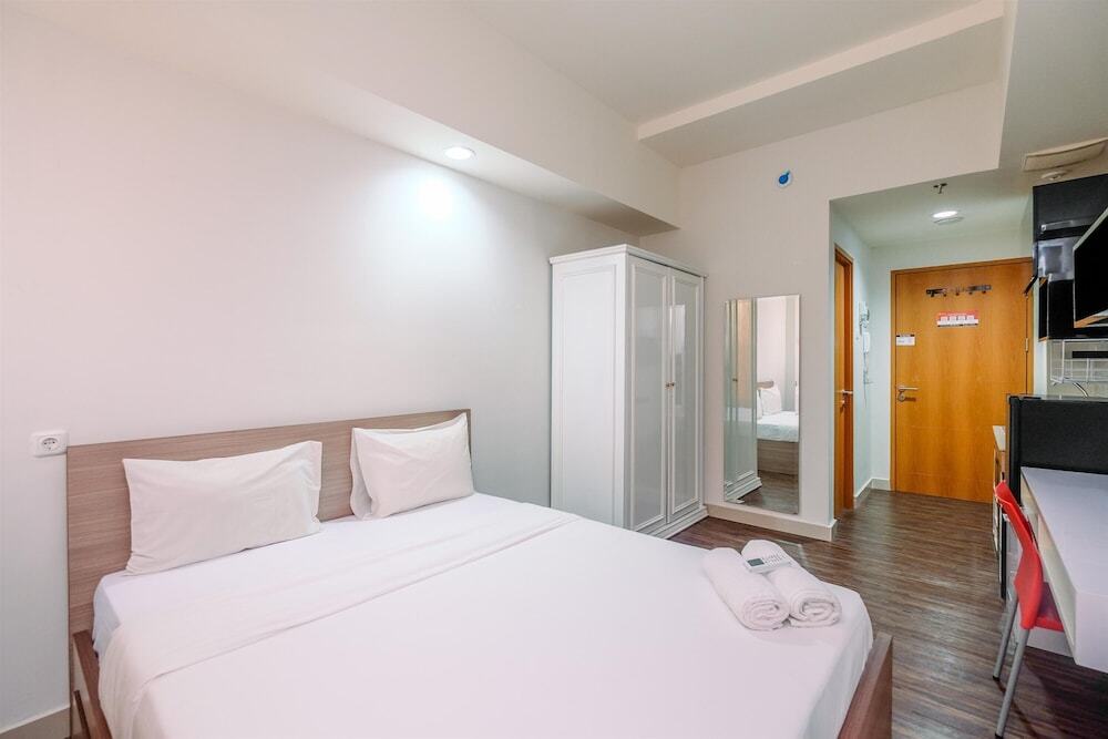 Депок: Nice And Comfort Studio At Evenciio Apartment