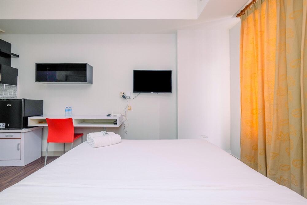 Депок: Nice And Comfort Studio At Evenciio Apartment