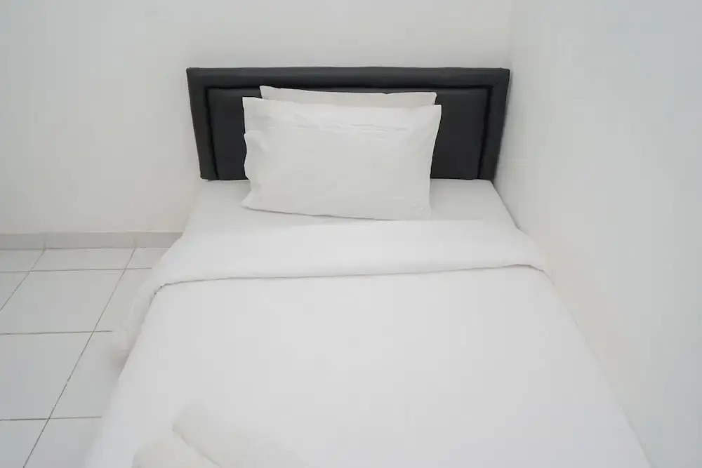 Тангеранг: Cozy And Calm Studio No Kitchen Apartment At Aeropolis Residence