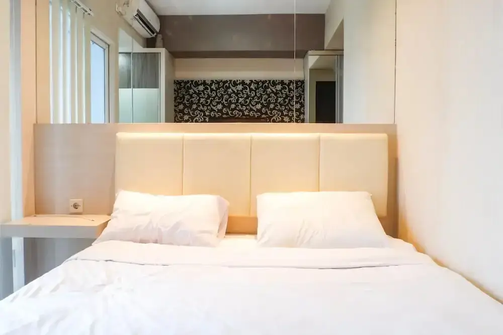 Сурабая: Warm Studio Apartment At Tamansari Papilio