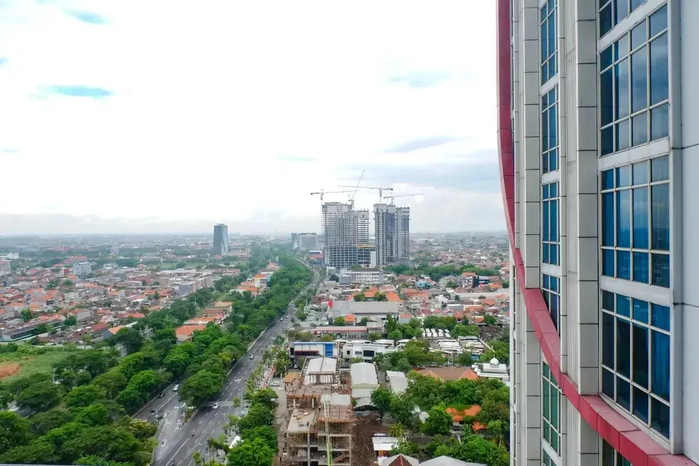 Сурабая: Warm Studio Apartment At Tamansari Papilio