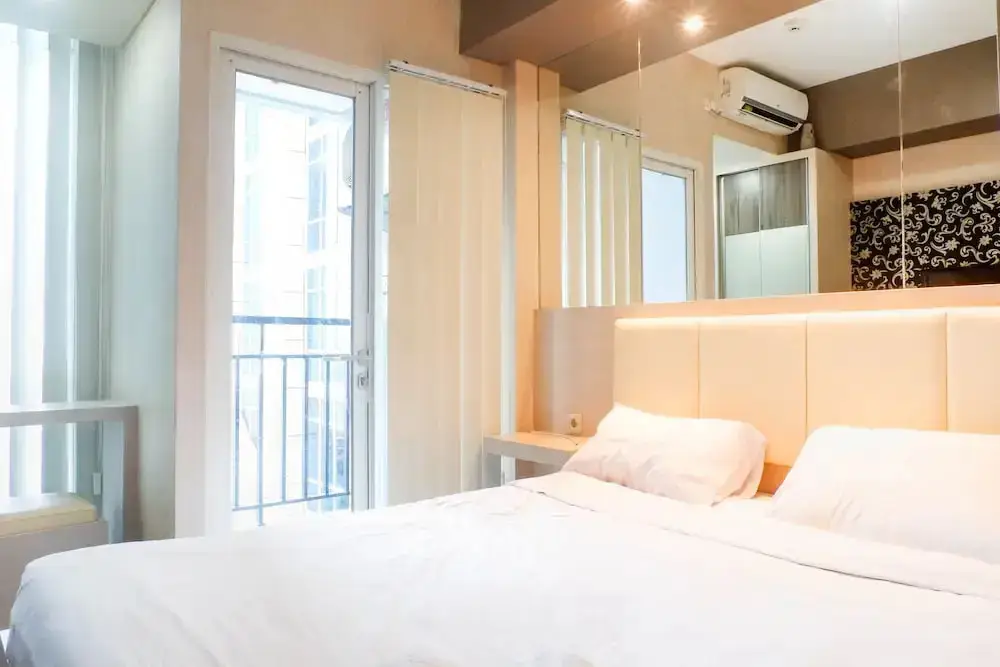 Сурабая: Warm Studio Apartment At Tamansari Papilio
