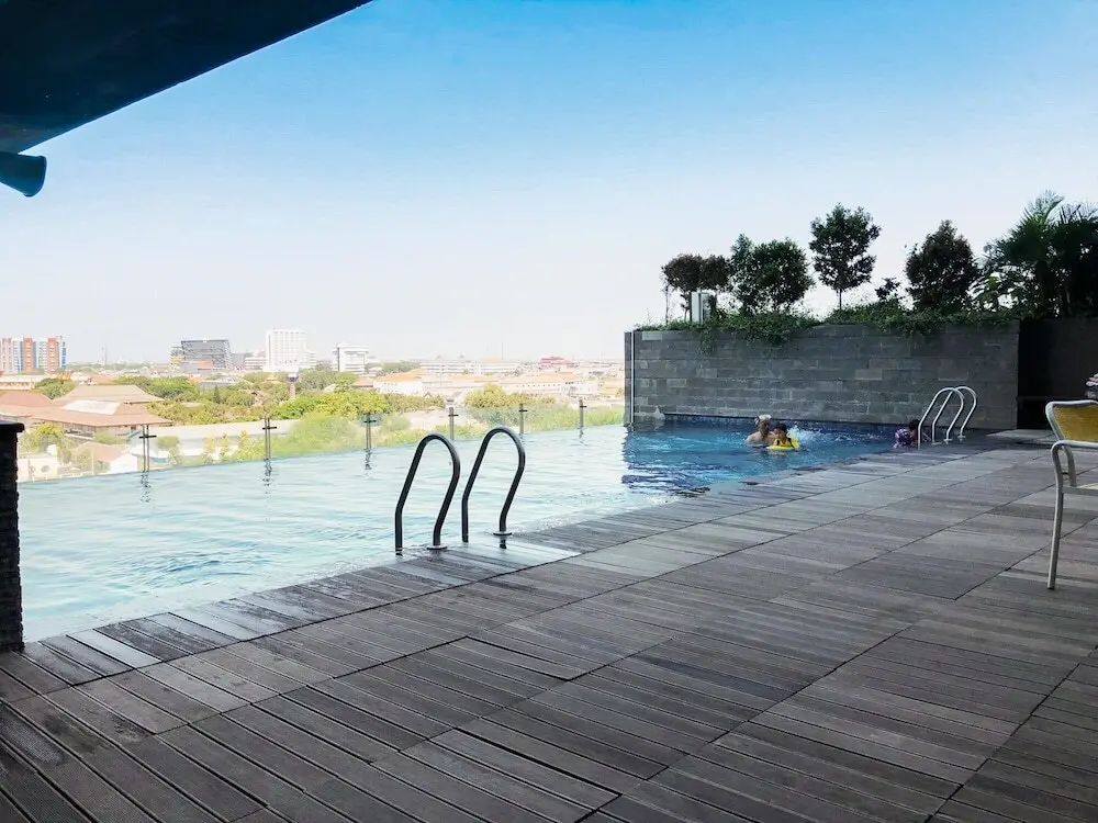 Сурабая: Warm Studio Apartment At Tamansari Papilio