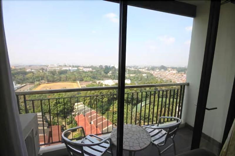 Бандунг: Modern & Contemporary Studio At Beverly Dago Apartment Near Itb
