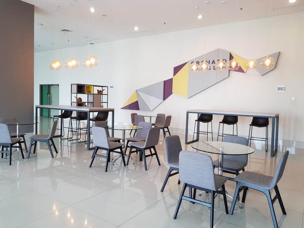 Сурабая: Serene And Wonderful Studio Room At Tanglin Supermall Mansion Apartment