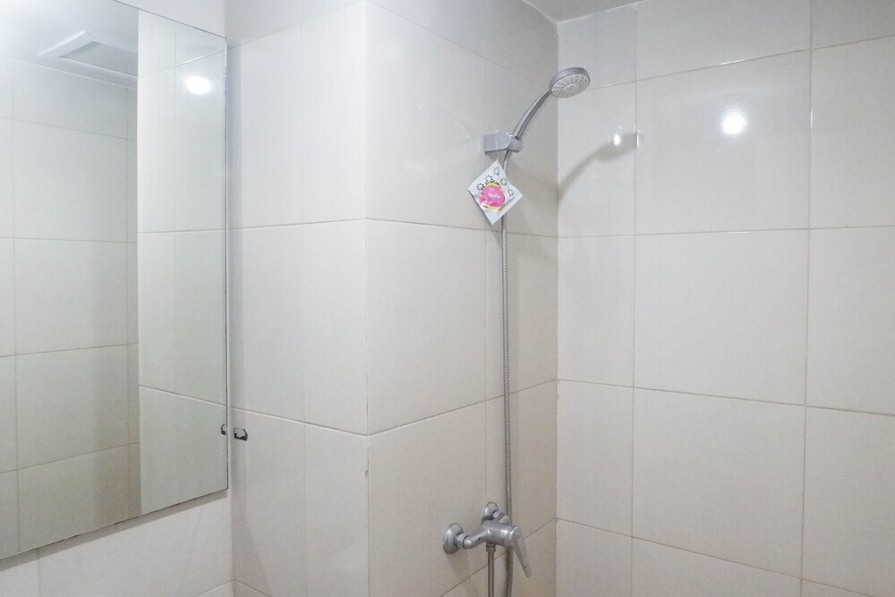 Сурабая: Serene And Wonderful Studio Room At Tanglin Supermall Mansion Apartment