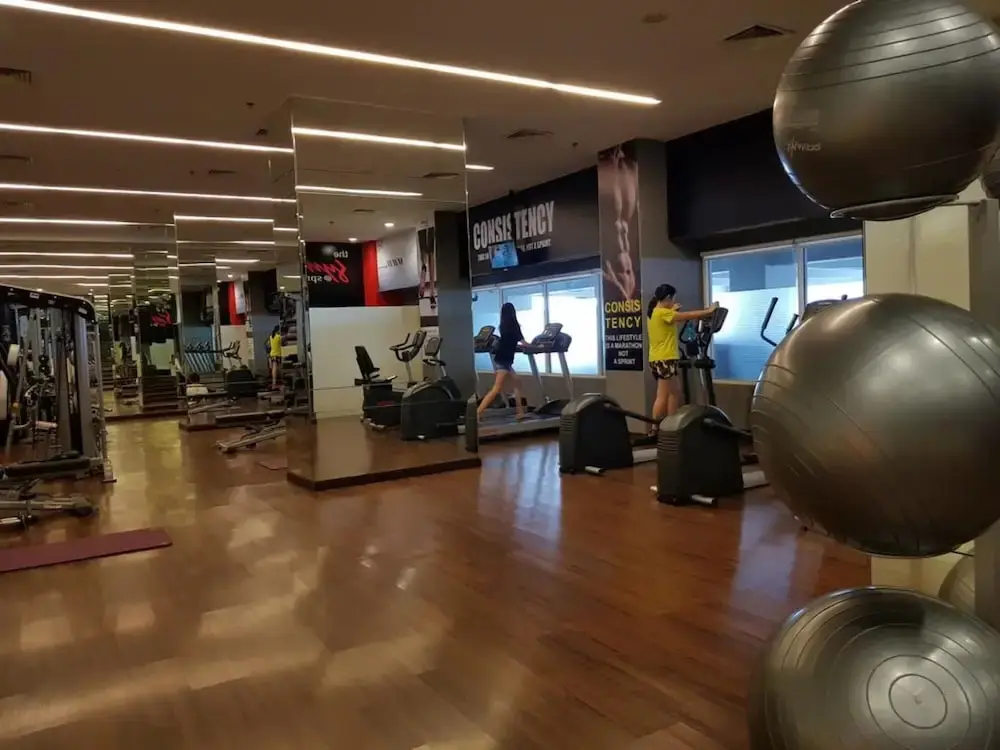 Сурабая: Serene And Wonderful Studio Room At Tanglin Supermall Mansion Apartment