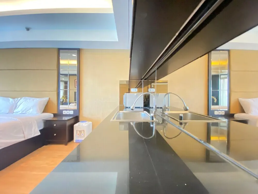 Бандунг: Stylish & Comfy Studio Room No Kitchen at Tamansari La Grande
