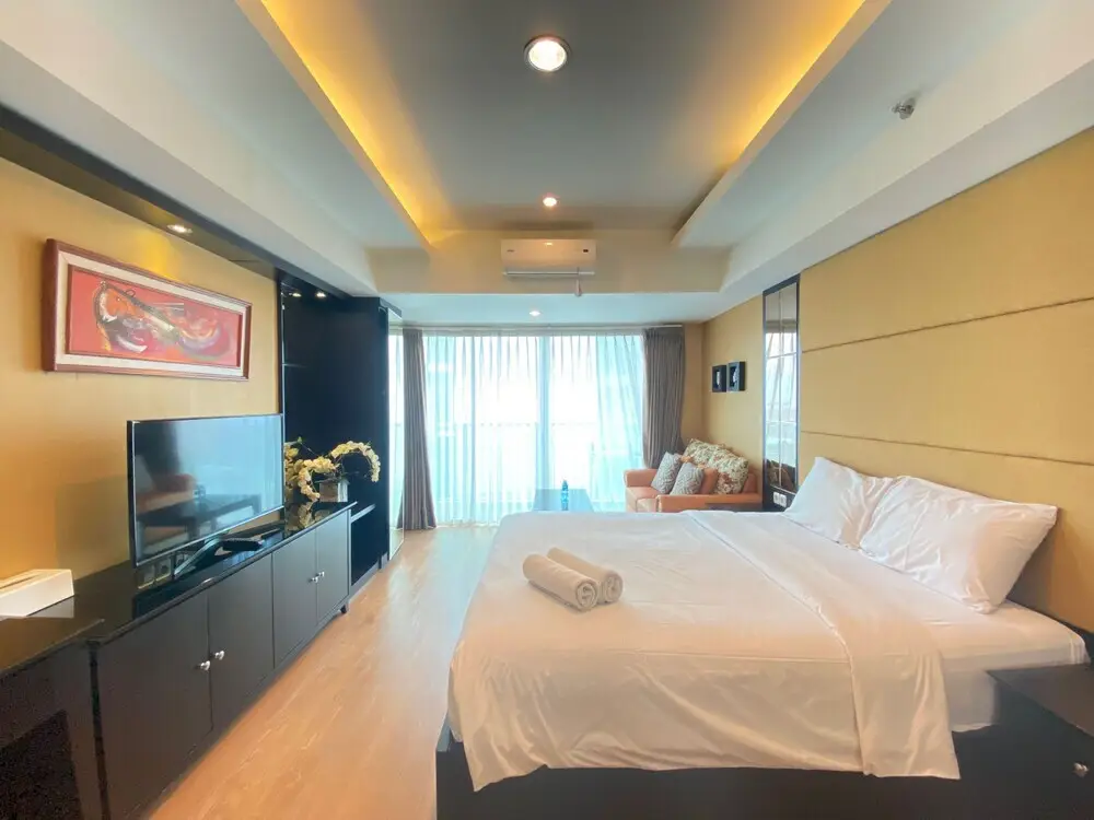 Бандунг: Stylish & Comfy Studio Room No Kitchen at Tamansari La Grande
