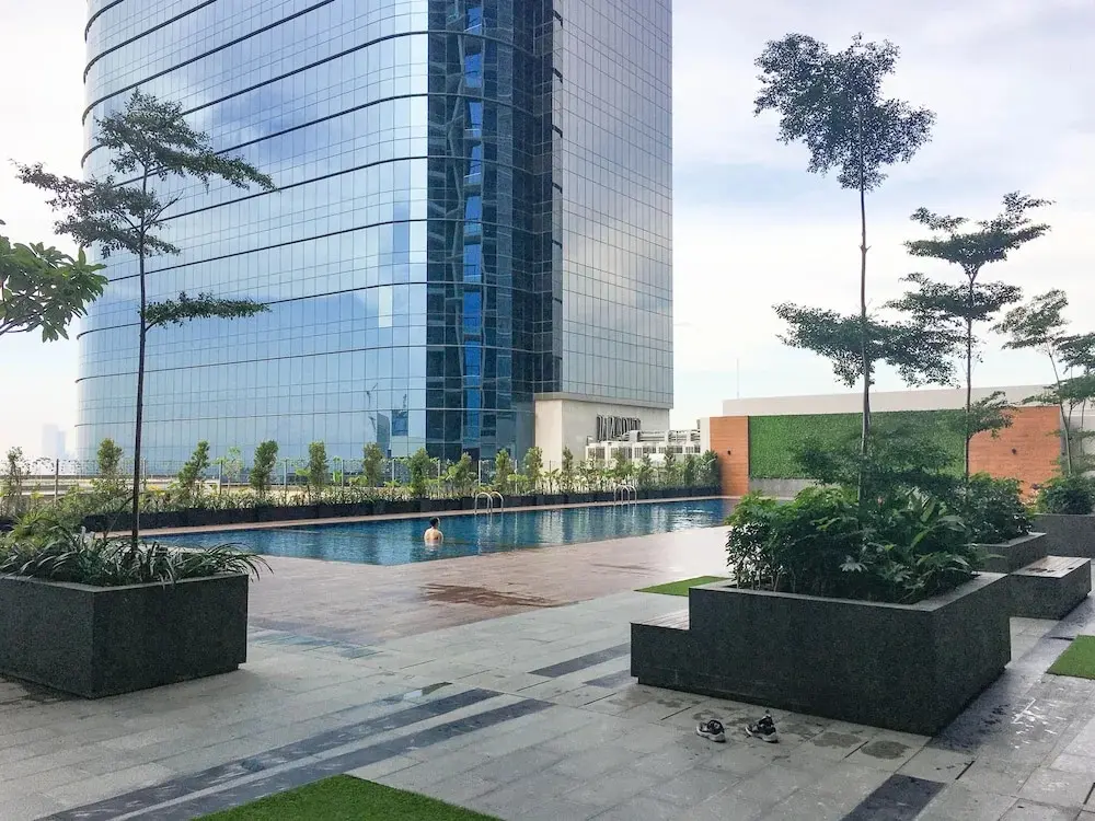 Сурабая: Stylish Studio Apartment Connected to Ciputra World Mall at The Vertu