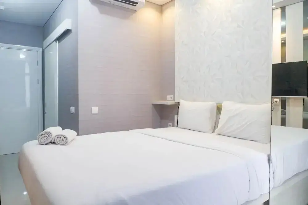 Сурабая: Stylish Studio Apartment Connected to Ciputra World Mall at The Vertu
