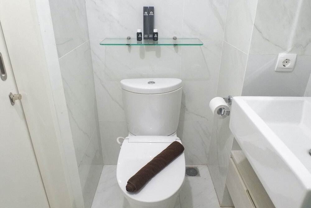 Сурабая: Stylish Studio Apartment Connected to Ciputra World Mall at The Vertu