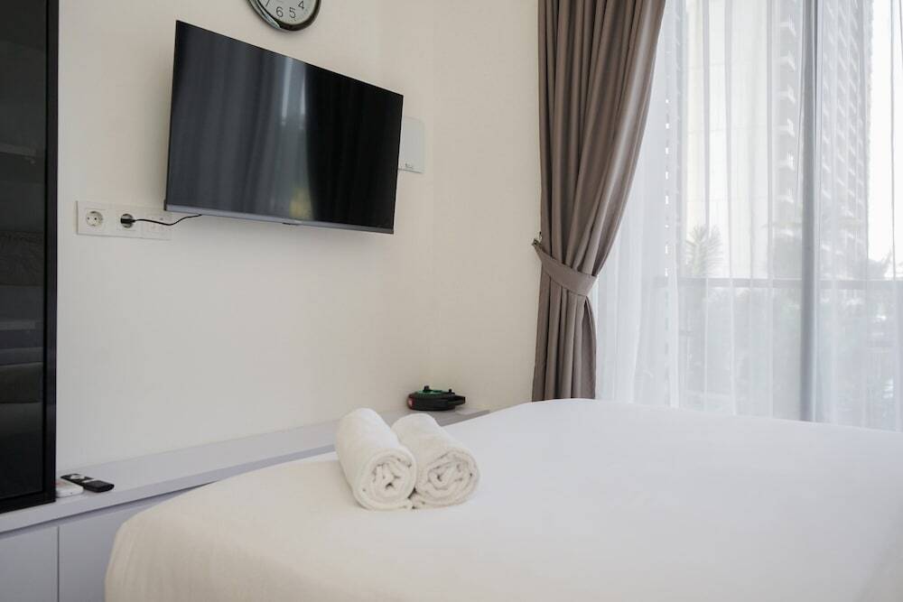 Legok: Elegant And Comfy Studio At Sky House Bsd Apartment