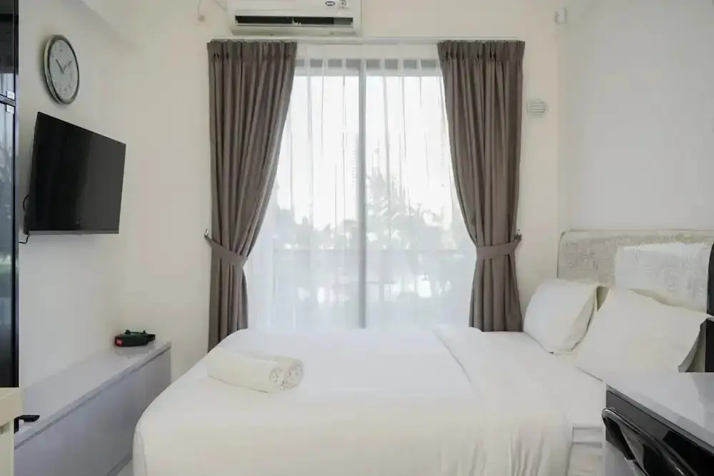 Legok: Elegant And Comfy Studio At Sky House Bsd Apartment