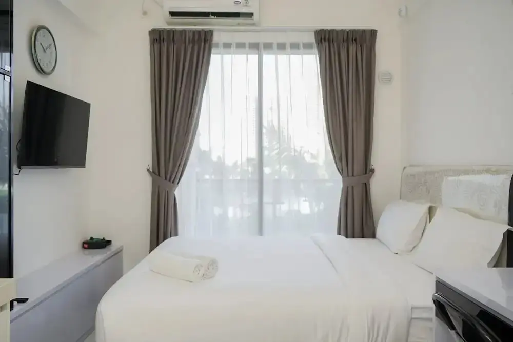 Legok: Elegant And Comfy Studio At Sky House Bsd Apartment