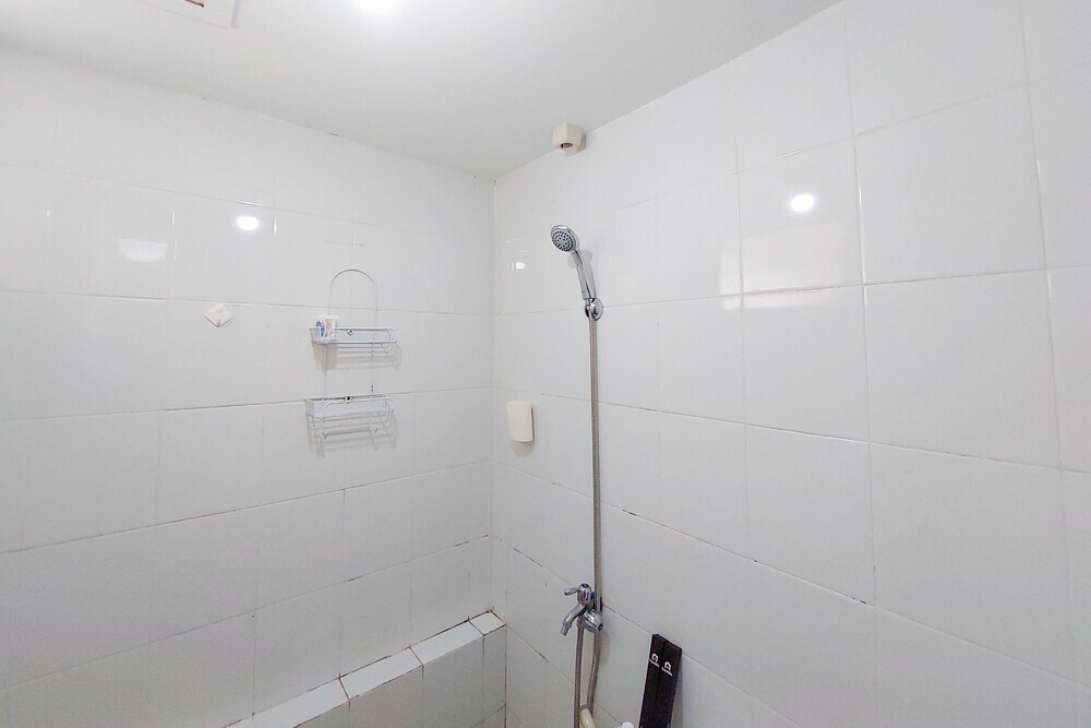 Джакарта: Comfort And Nice 2Br At Bassura City Apartment