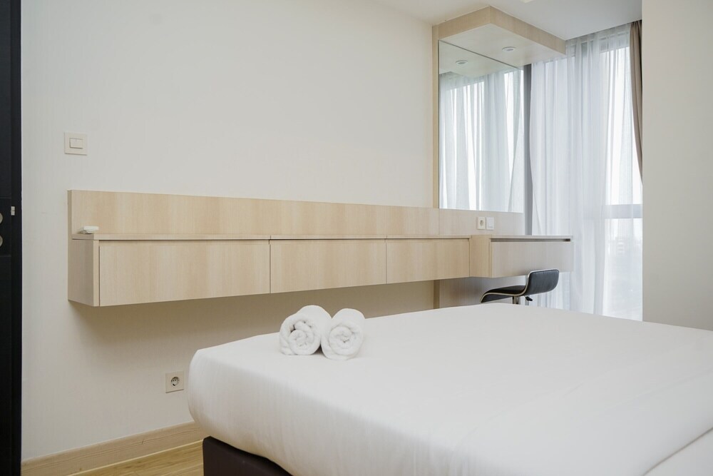 Legok: Spacious And Comfy 1Br Apartment At Branz Bsd City