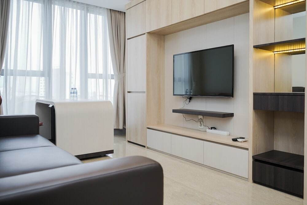 Legok: Spacious And Comfy 1Br Apartment At Branz Bsd City