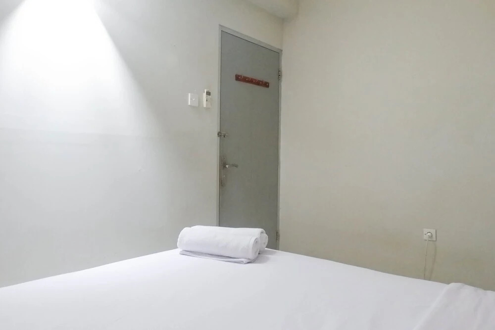 Сурабая: Cozy Stay 2Br Apartment At Dian Regency