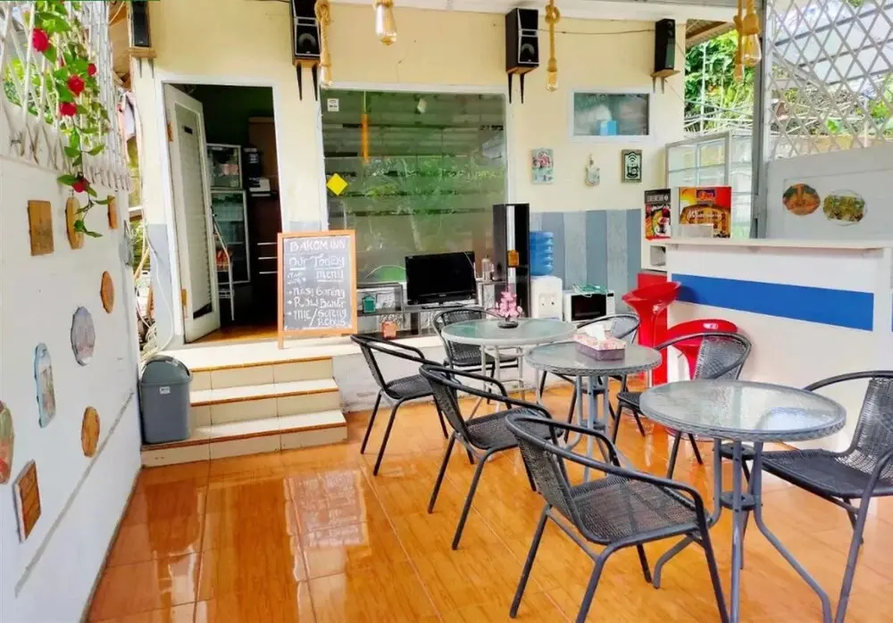 Богор: Charming Deluxe Room With Ac and Wifi