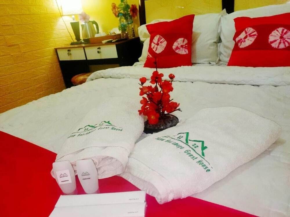 Богор: Charming Deluxe Room With Ac and Wifi