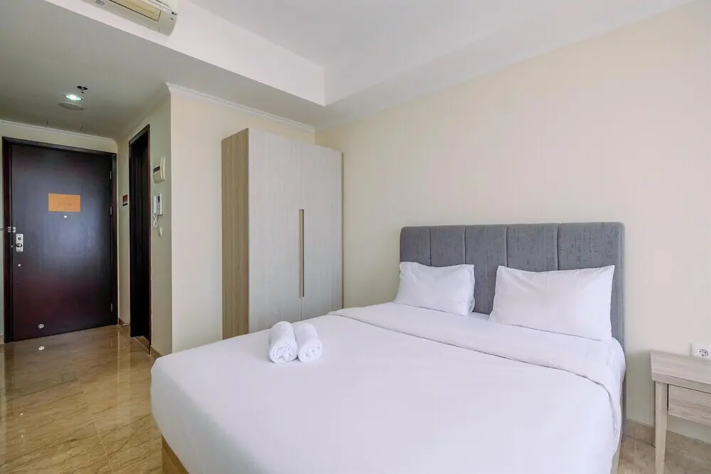 Джакарта: Nice and Comfort Studio at Menteng Park Apartment
