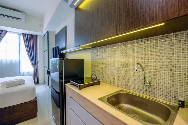 Депок: Cozy Stay and Tidy Studio at Evenciio Margonda Apartment