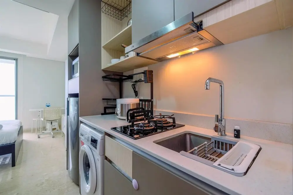 Джакарта: Elegant Studio with Pool and Sea View at Gold Coast Apartment