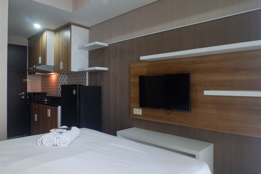 Сурабая: Dreamy Studio Apartment at Tamansari Papilio
