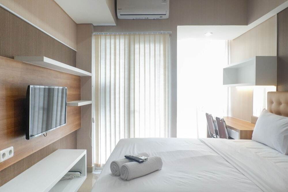 Сурабая: Dreamy Studio Apartment at Tamansari Papilio