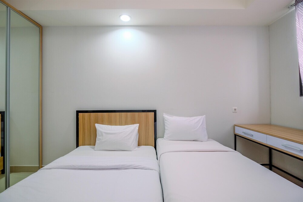 Депок: Nice and Cozy Studio Room at Evenciio Margonda Apartment