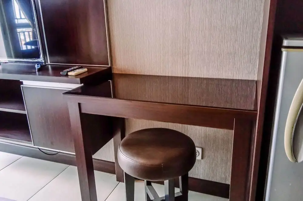 Тангеранг: Comfortable Studio Room near Airport at Skylounge Tamansari Apartment