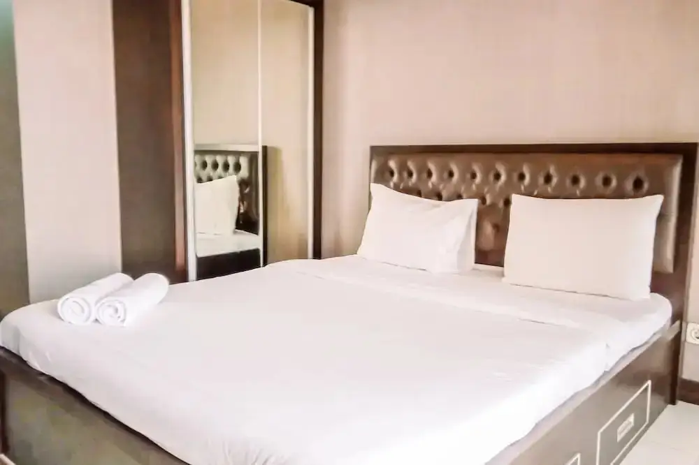 Тангеранг: Comfortable Studio Room near Airport at Skylounge Tamansari Apartment