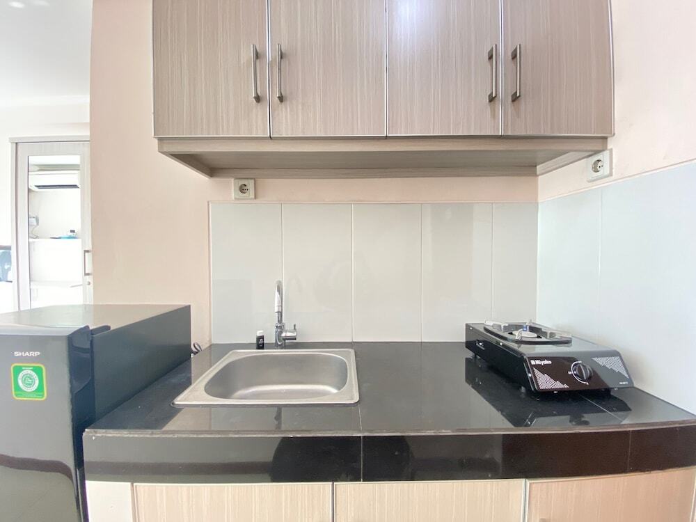 Бандунг: Simply Bright Studio Room at Gateway Pasteur Apartment