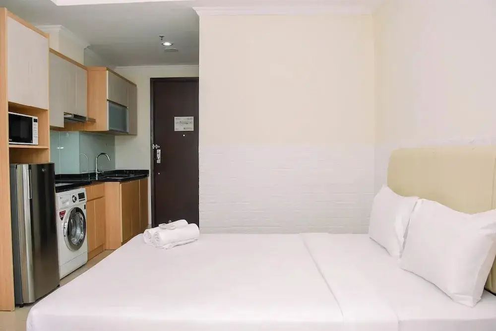 Fancy And Nice Studio Room At Menteng Park Apartment — фото 1