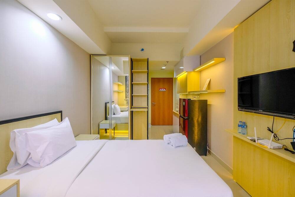 Депок: Comfy And Minimalist Studio At Evenciio Margonda Apartment